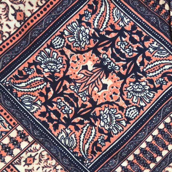 Sleeveless Blouse - Picture 3 of 4